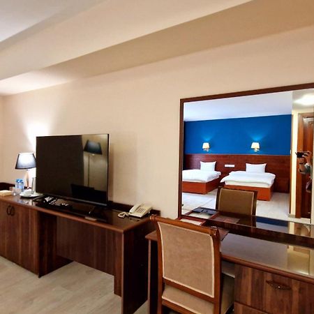 Ararat Hotel Jerevan Exteriör bild
