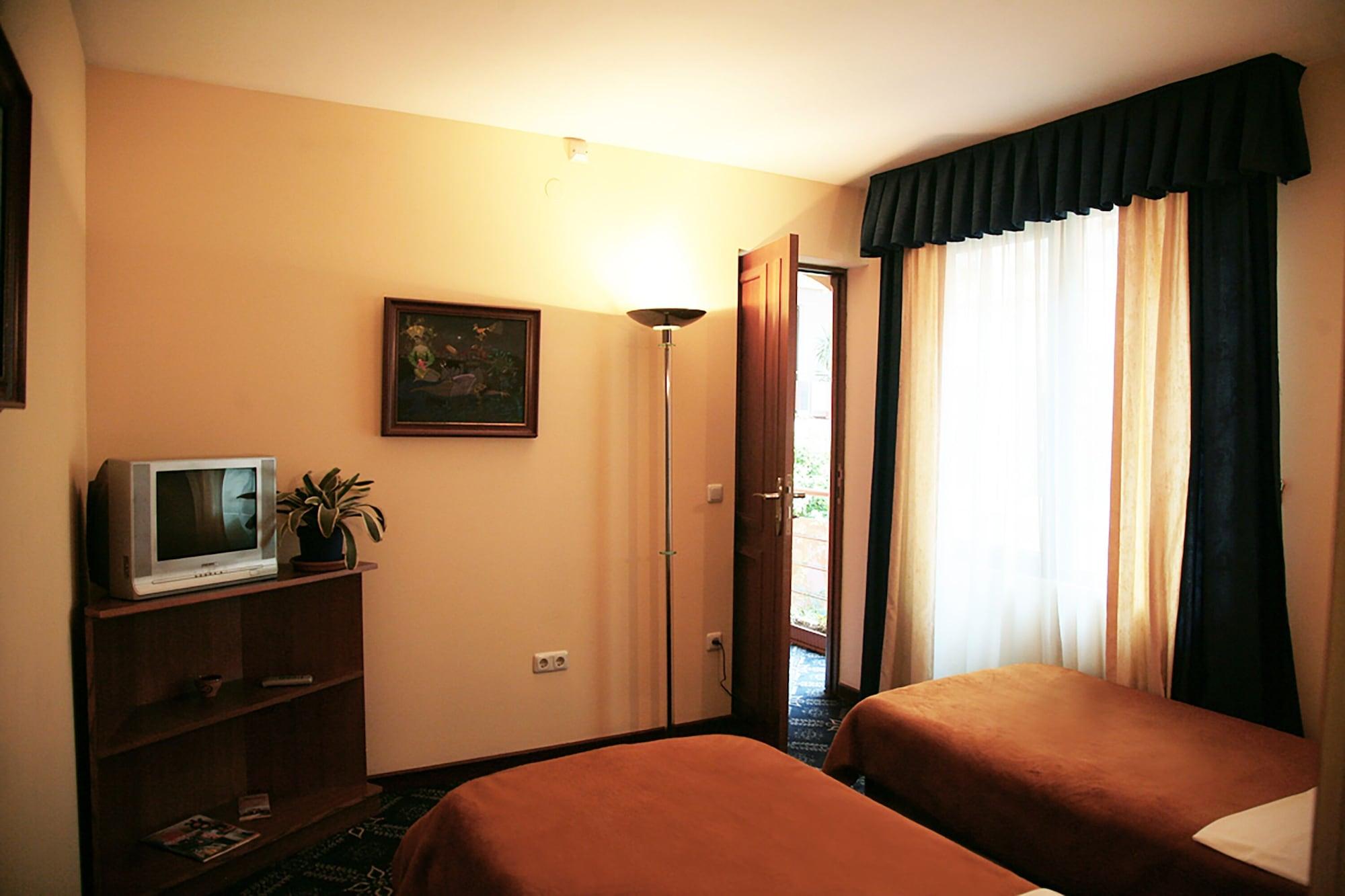 Ararat Hotel Jerevan Exteriör bild