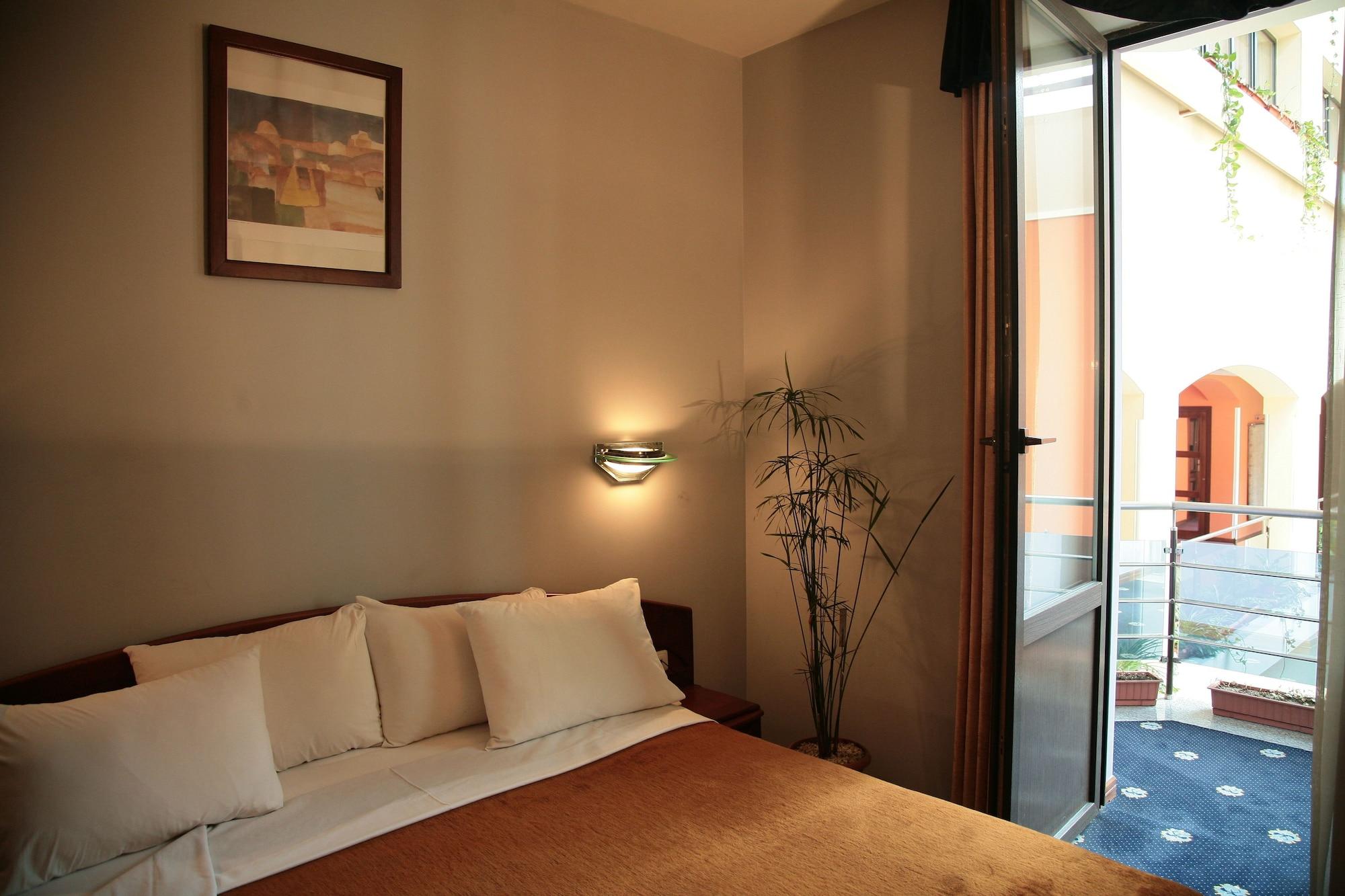 Ararat Hotel Jerevan Exteriör bild