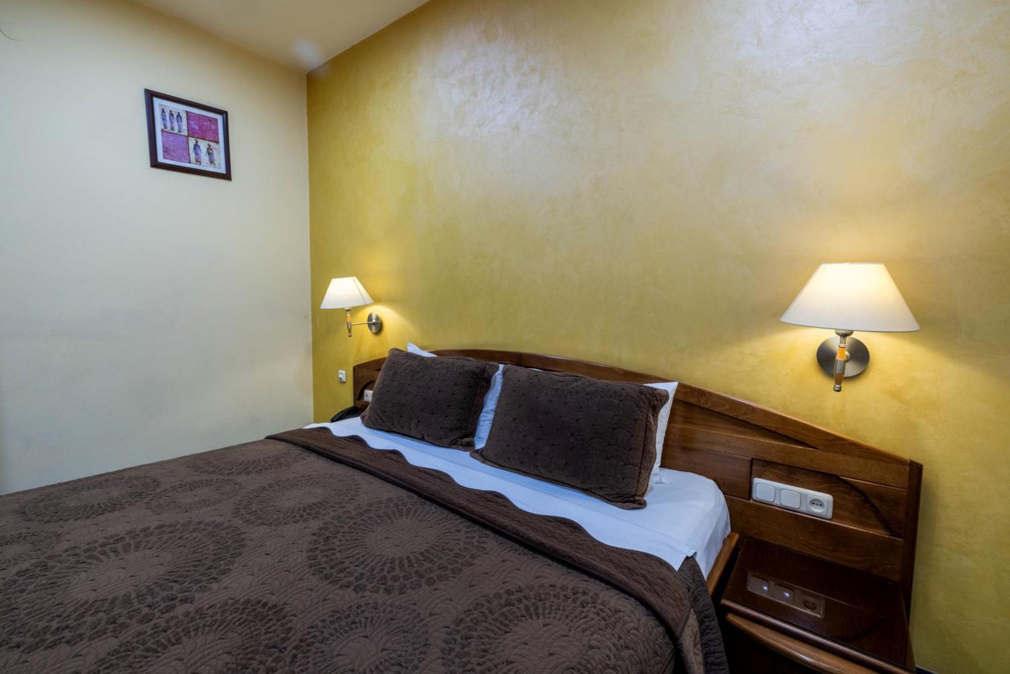 Ararat Hotel Jerevan Exteriör bild