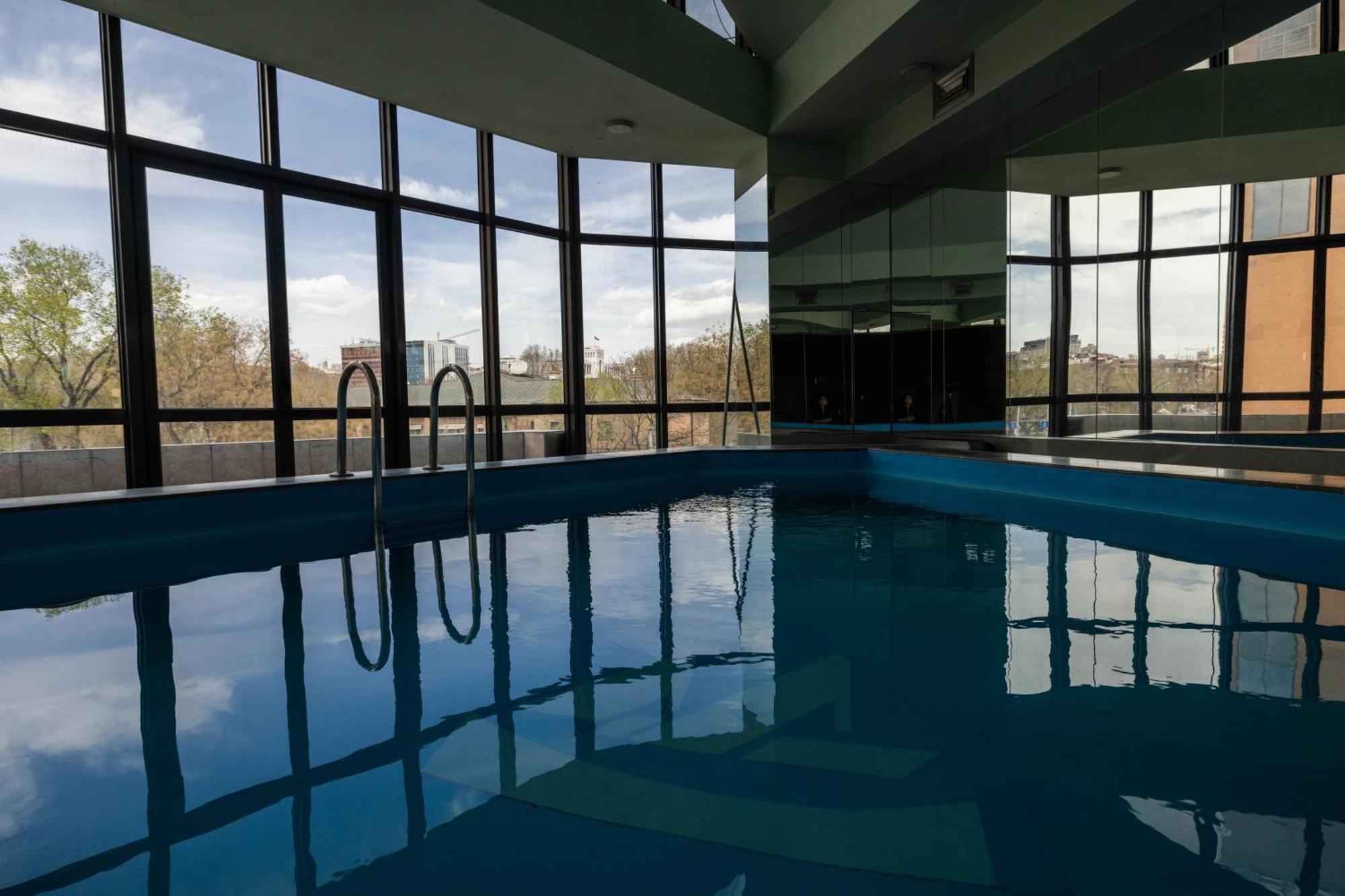Ararat Hotel Jerevan Exteriör bild