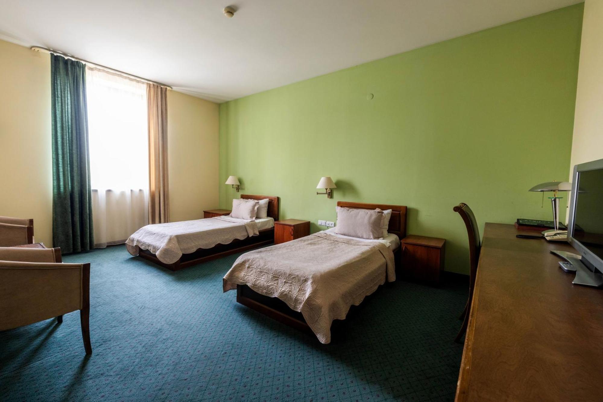 Ararat Hotel Jerevan Exteriör bild