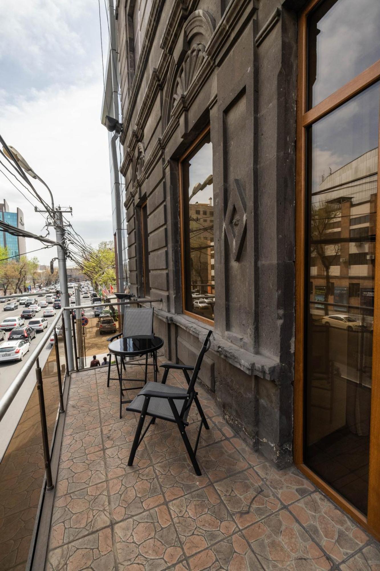 Ararat Hotel Jerevan Exteriör bild
