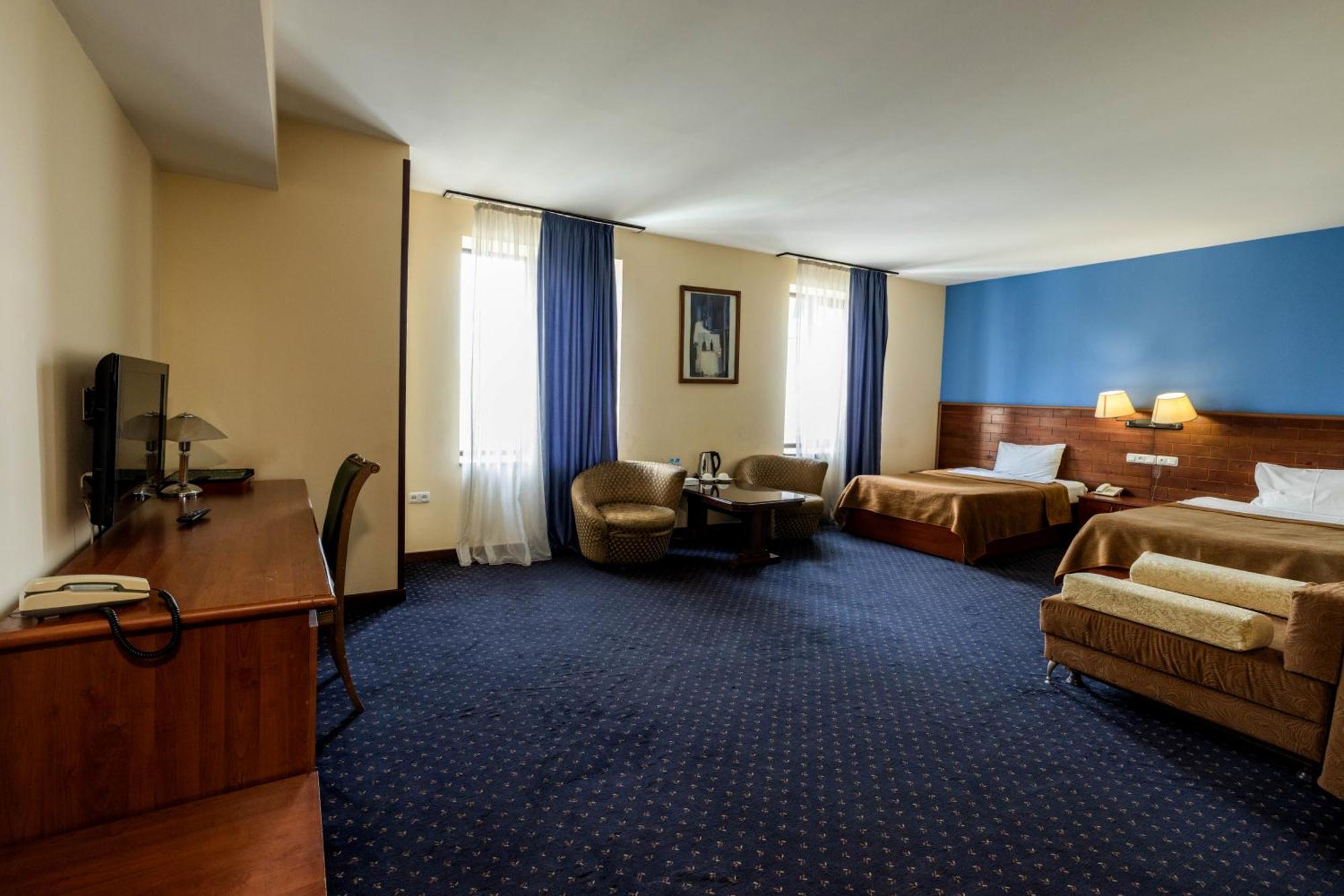 Ararat Hotel Jerevan Exteriör bild