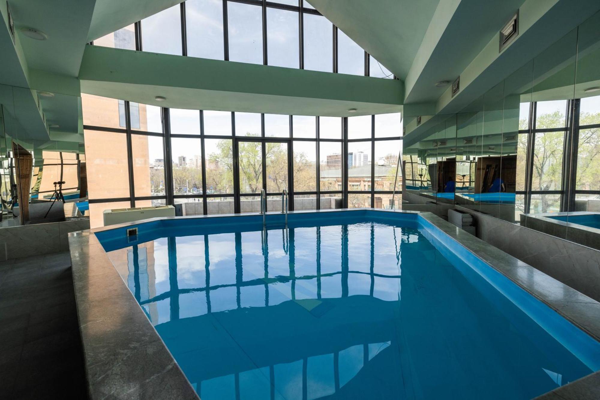 Ararat Hotel Jerevan Exteriör bild