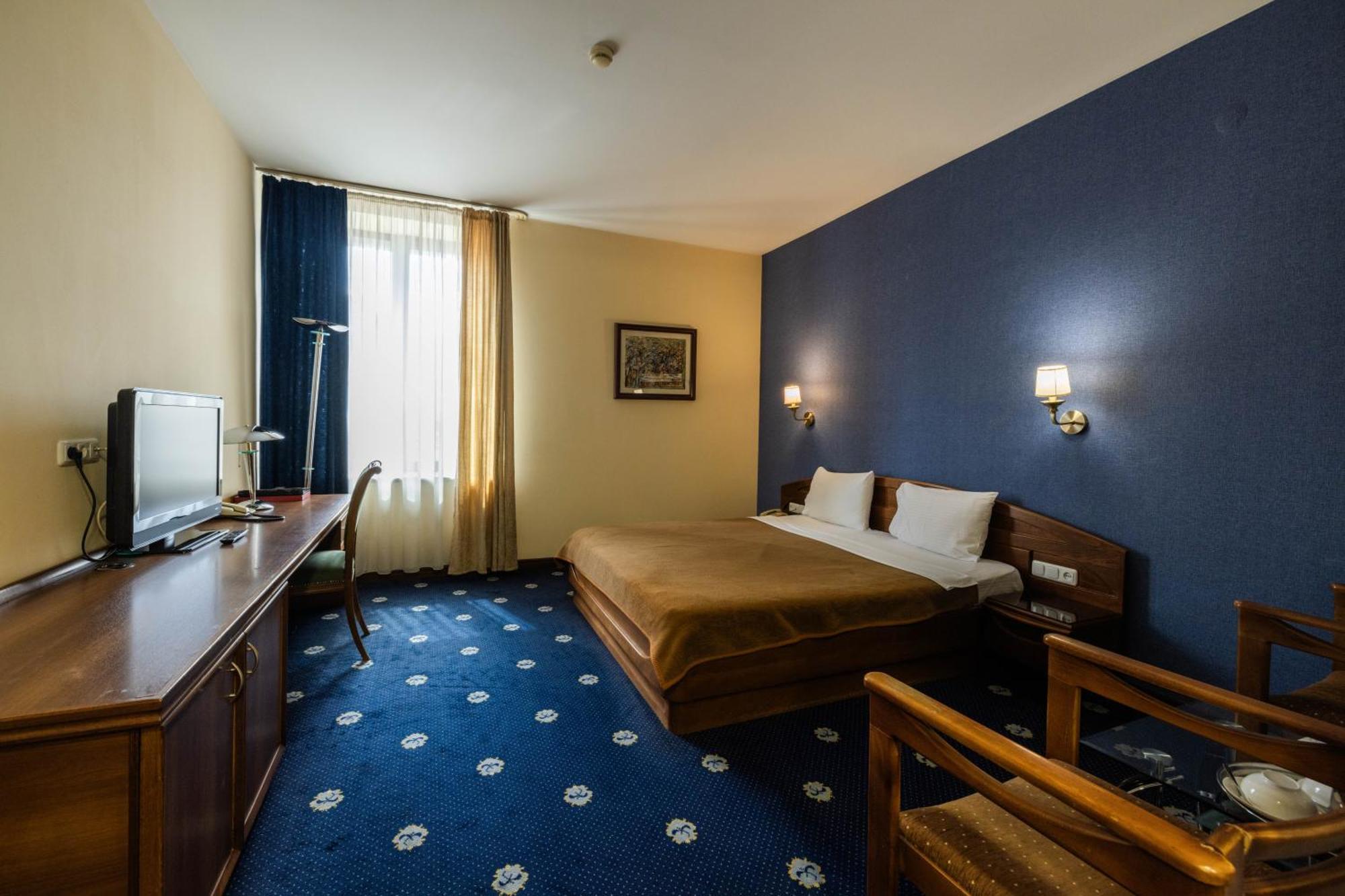 Ararat Hotel Jerevan Exteriör bild