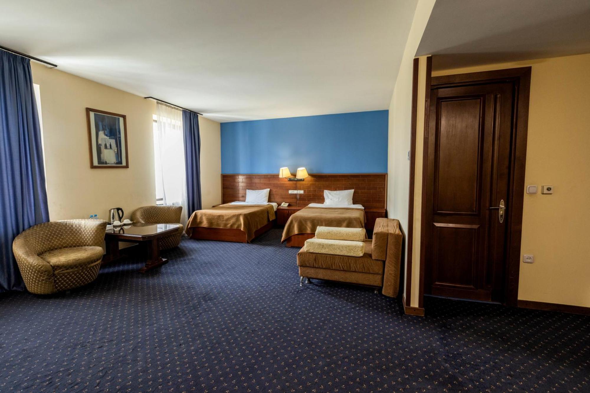 Ararat Hotel Jerevan Exteriör bild