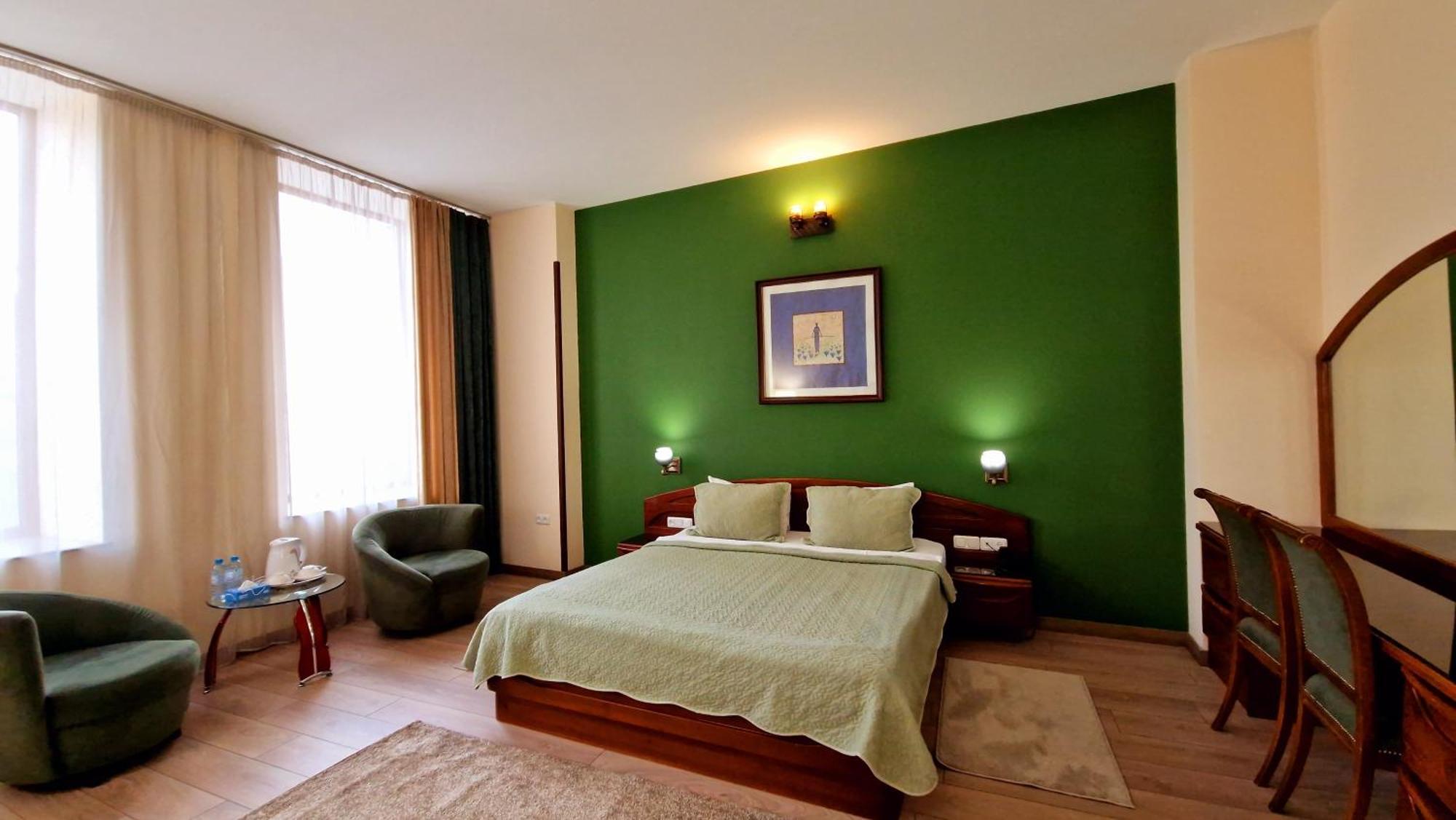 Ararat Hotel Jerevan Exteriör bild