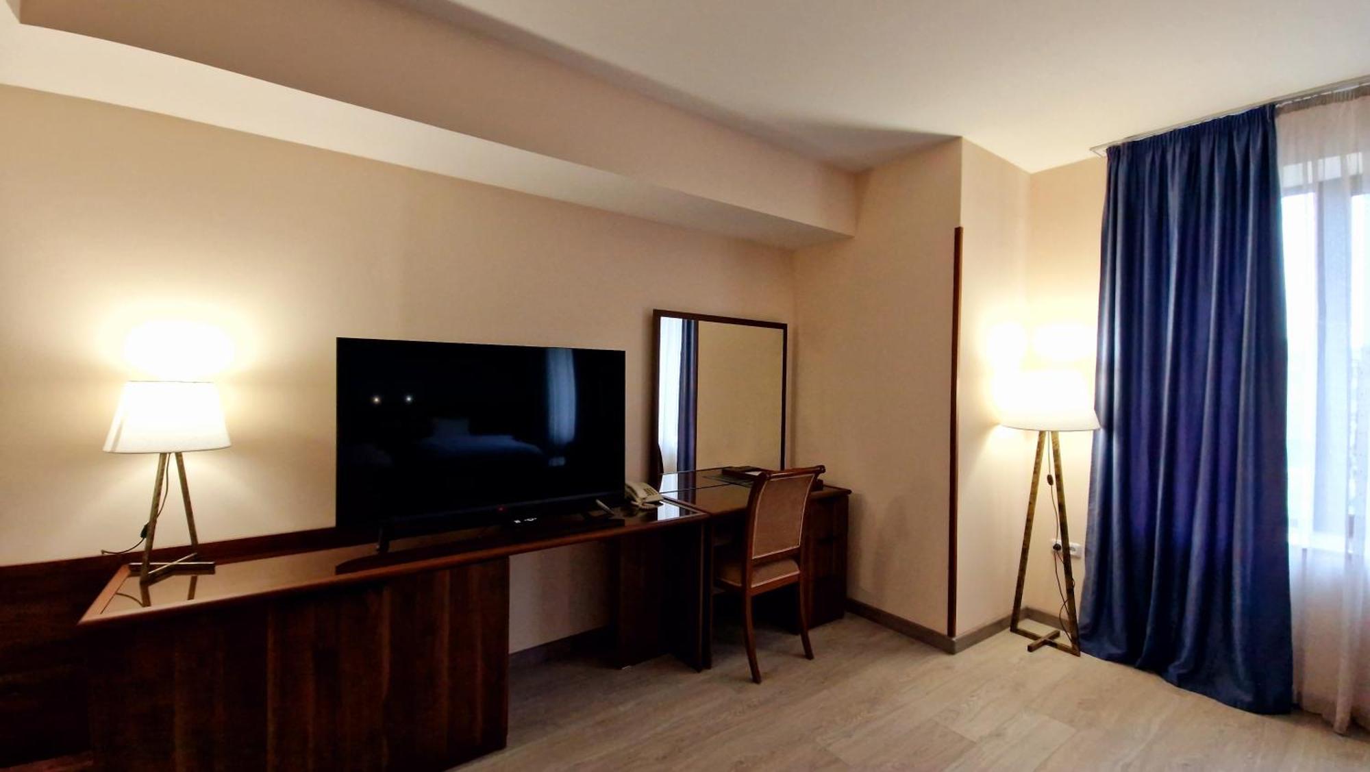 Ararat Hotel Jerevan Exteriör bild