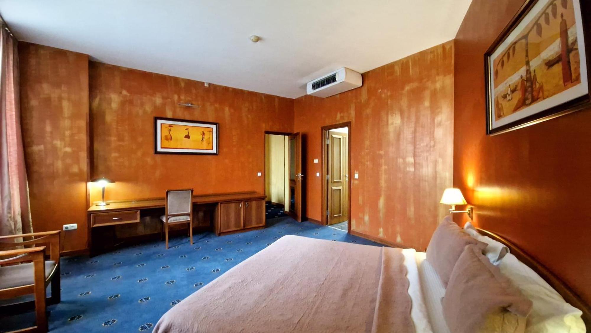 Ararat Hotel Jerevan Exteriör bild