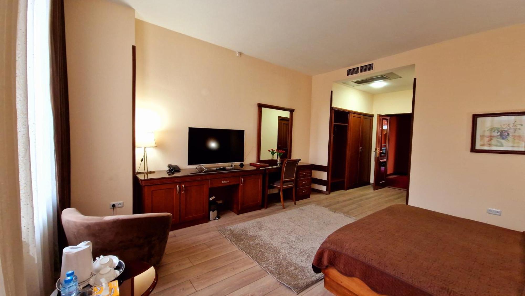 Ararat Hotel Jerevan Exteriör bild