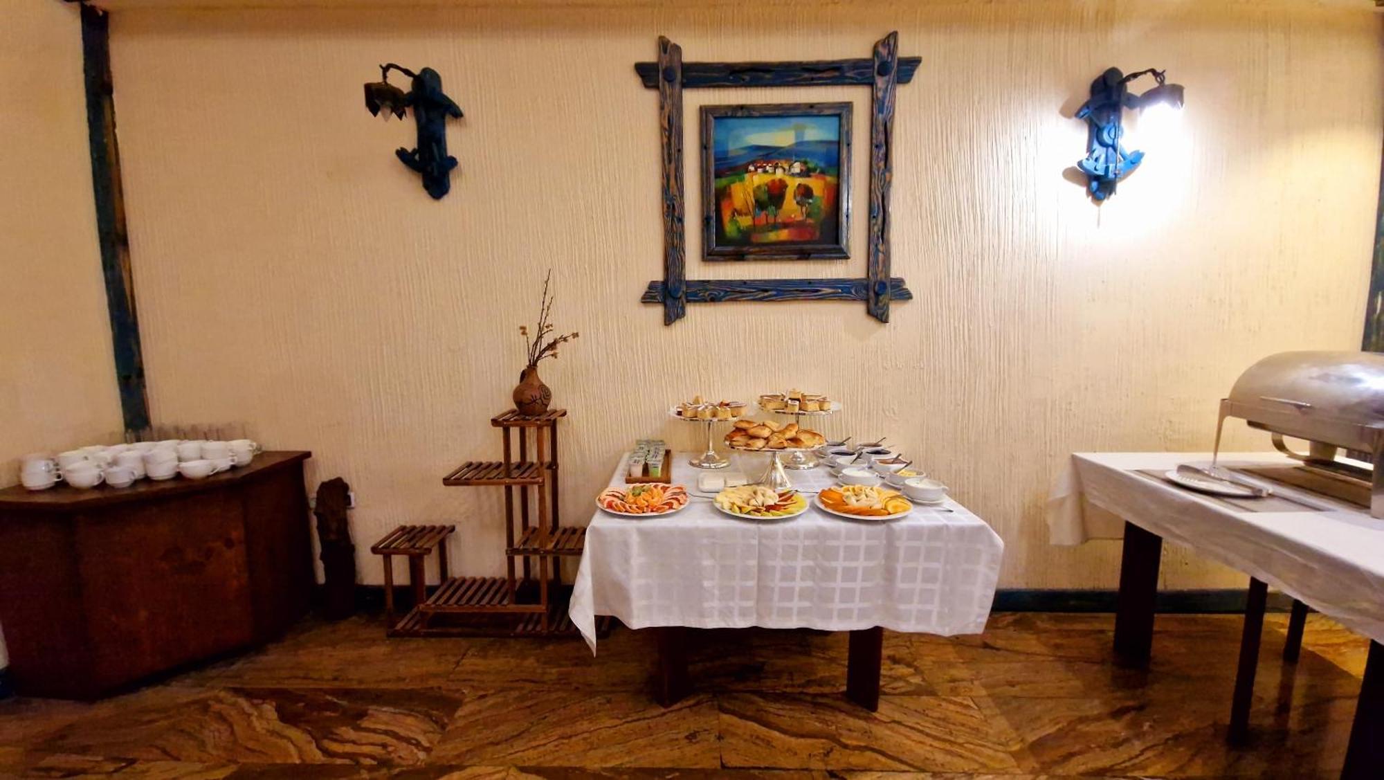 Ararat Hotel Jerevan Exteriör bild