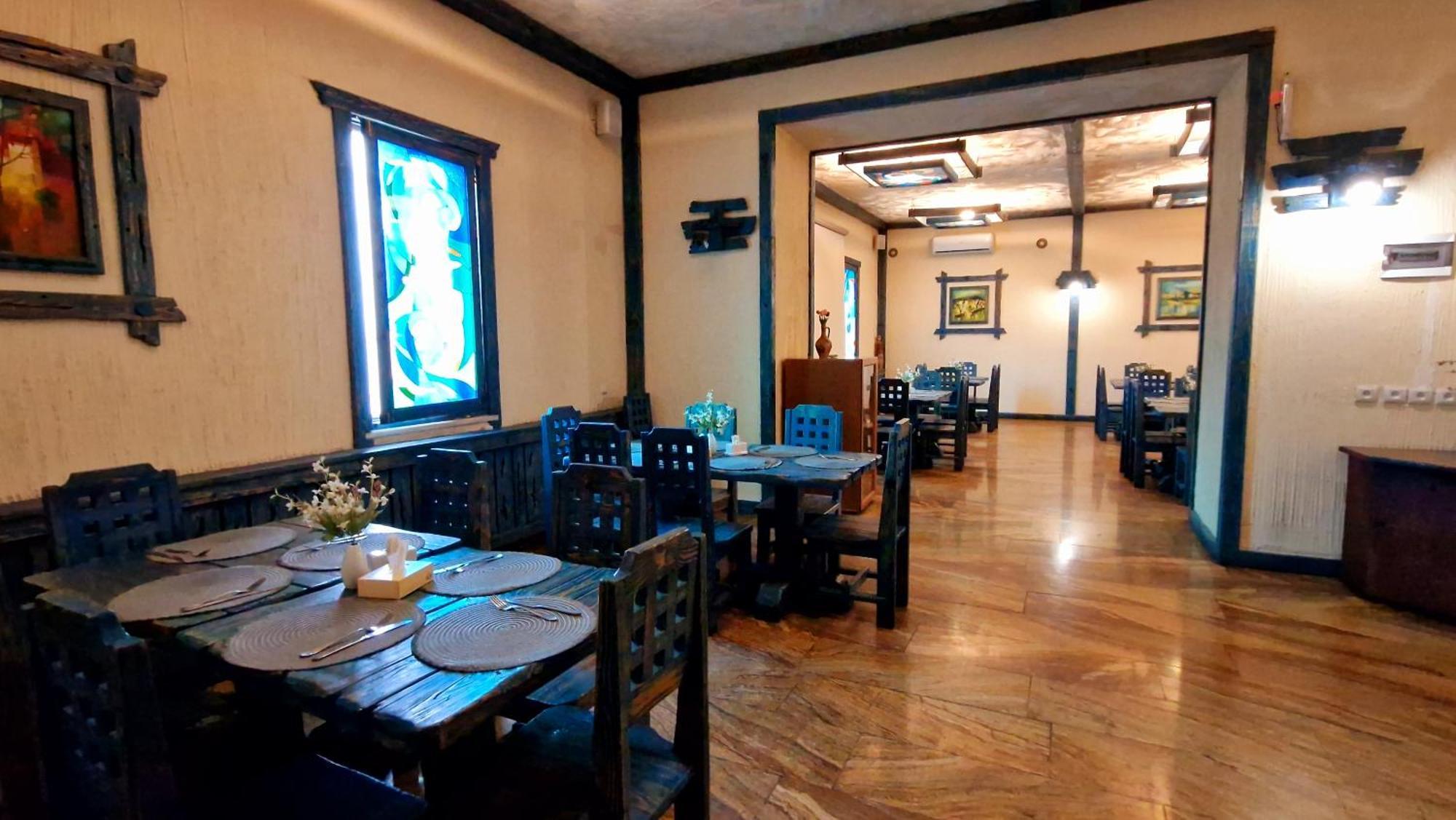Ararat Hotel Jerevan Exteriör bild