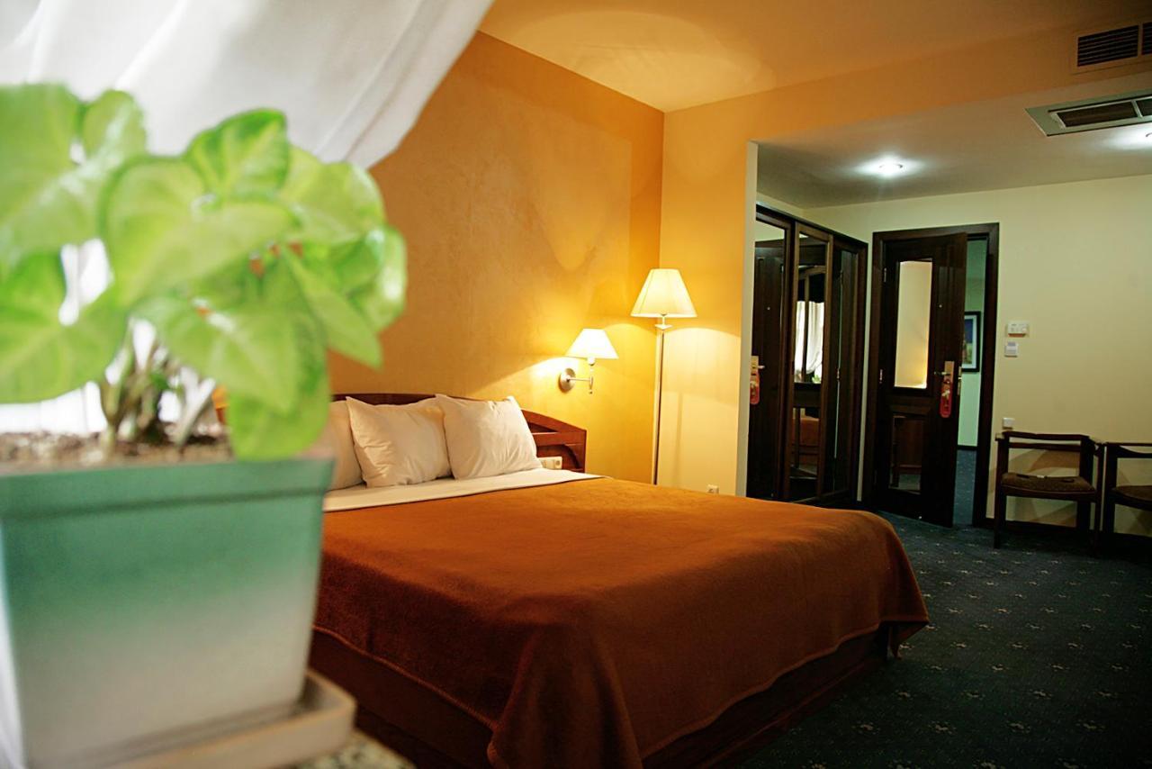 Ararat Hotel Jerevan Exteriör bild