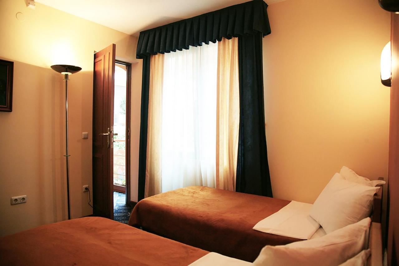 Ararat Hotel Jerevan Exteriör bild