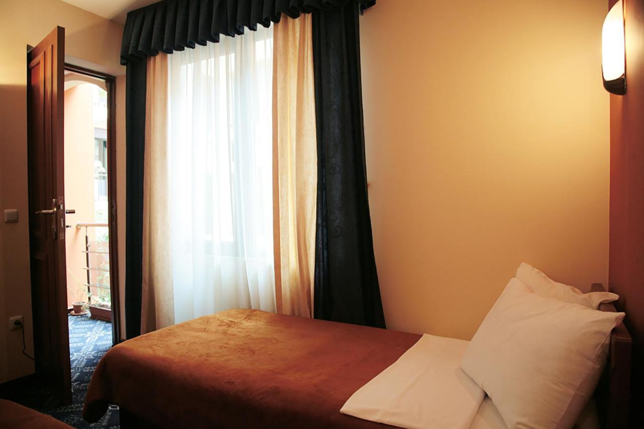 Ararat Hotel Jerevan Exteriör bild