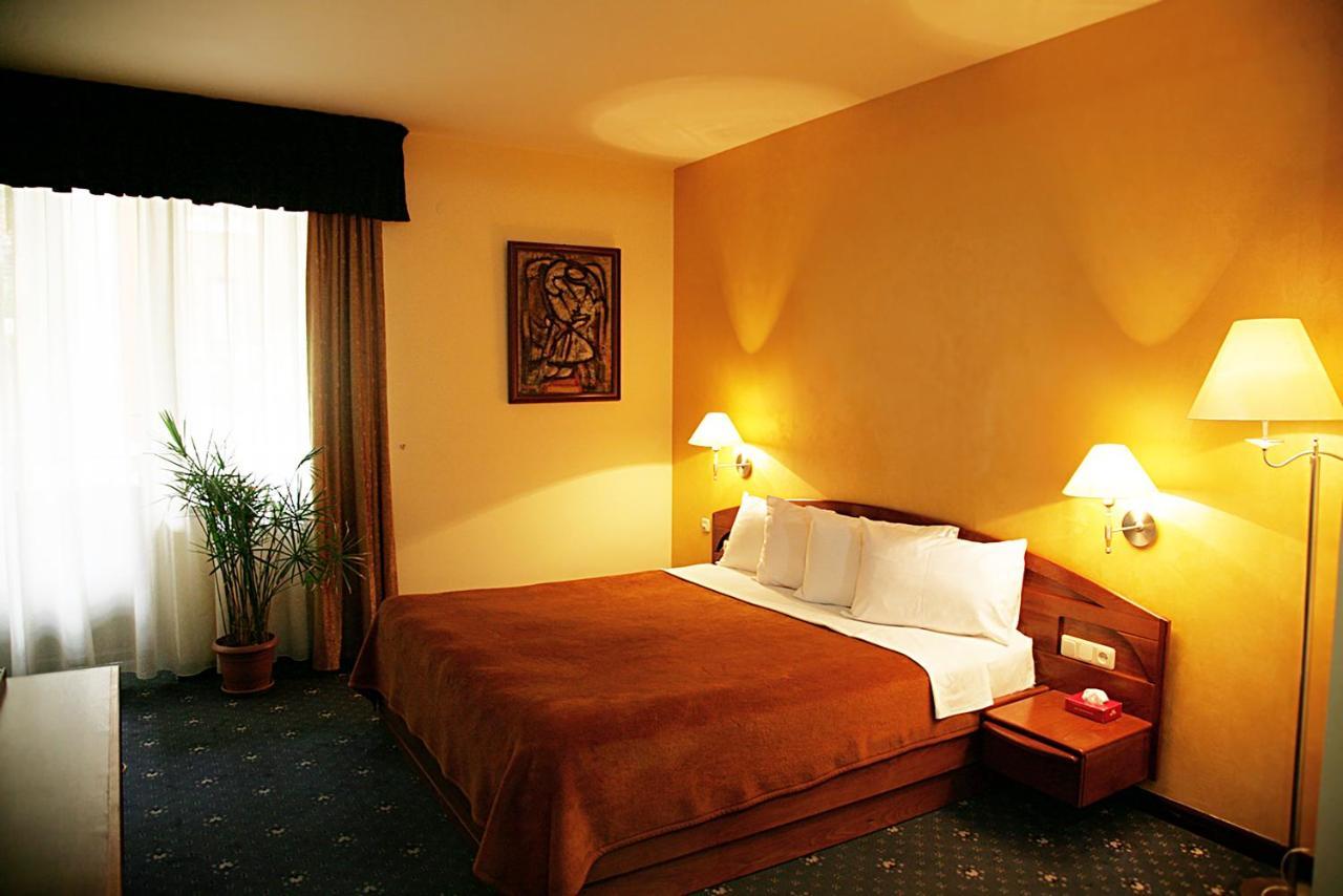 Ararat Hotel Jerevan Exteriör bild